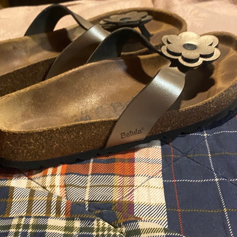 Birkenstock Women's Tan Sandals with Floral Detail - Picture 4 of 4